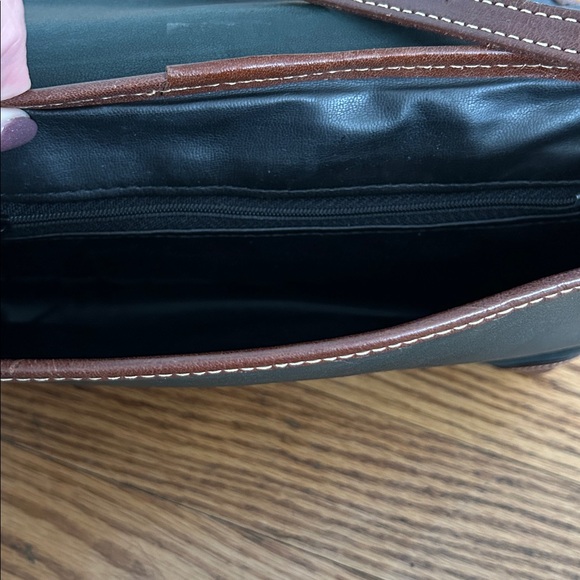 Elegant Green and Brown Leather Shoulder Bag - Picture 4 of 6